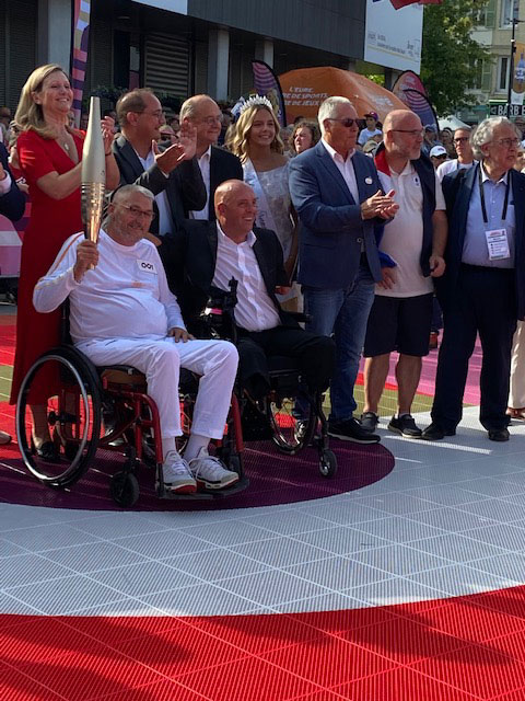 Cérémonie de la flamme olympique 2024 à Louviers pour les jeux paralympiques de Paris