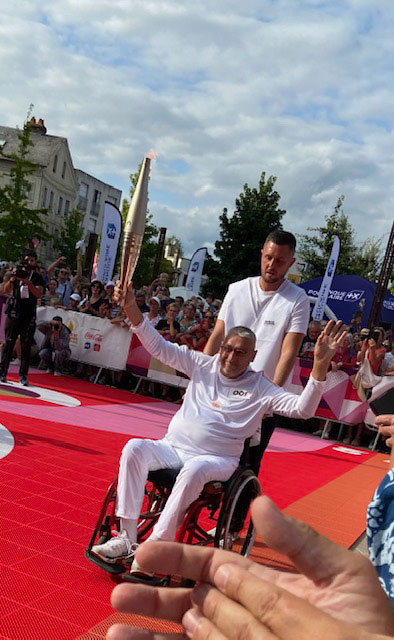 Cérémonie de la flamme olympique 2024 à Louviers pour les jeux paralympiques de Paris